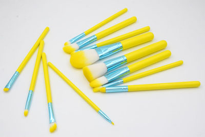 唇刷、眼線刷、眉刷的清洗技巧